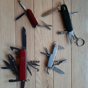 4 Swiss Army Knives